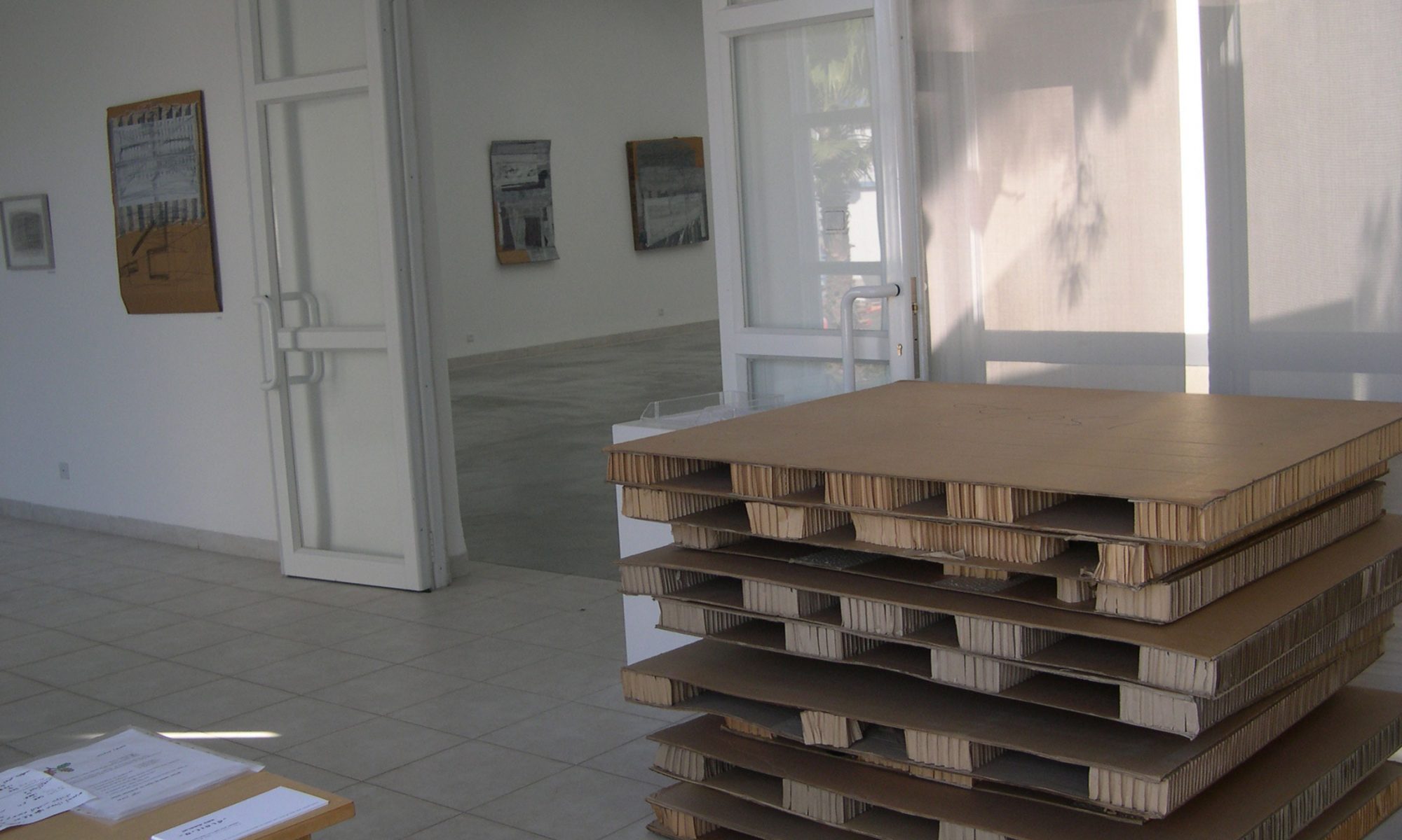 קרטונים - חלל התערוכה