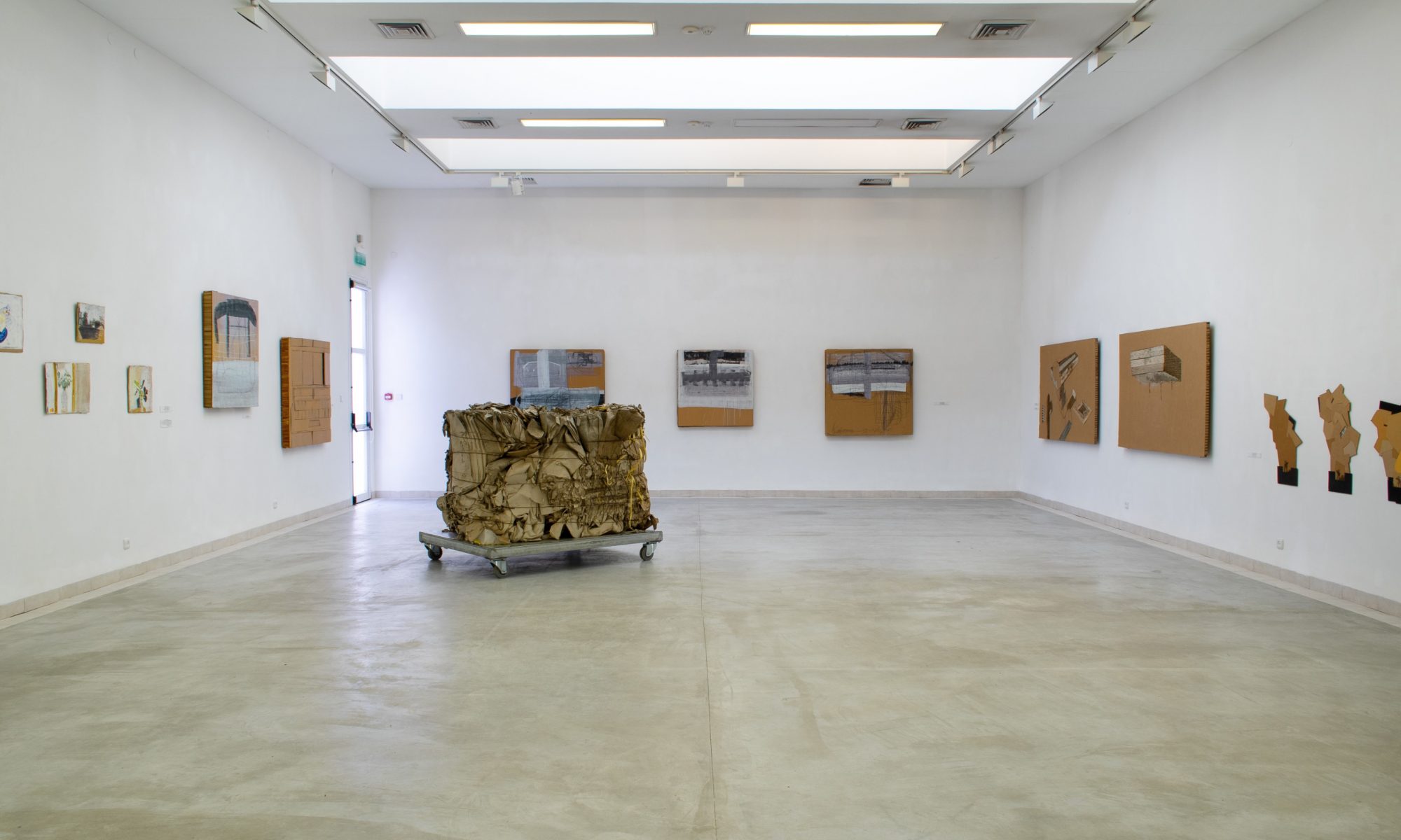 חלל התערוכה קרטונאז'