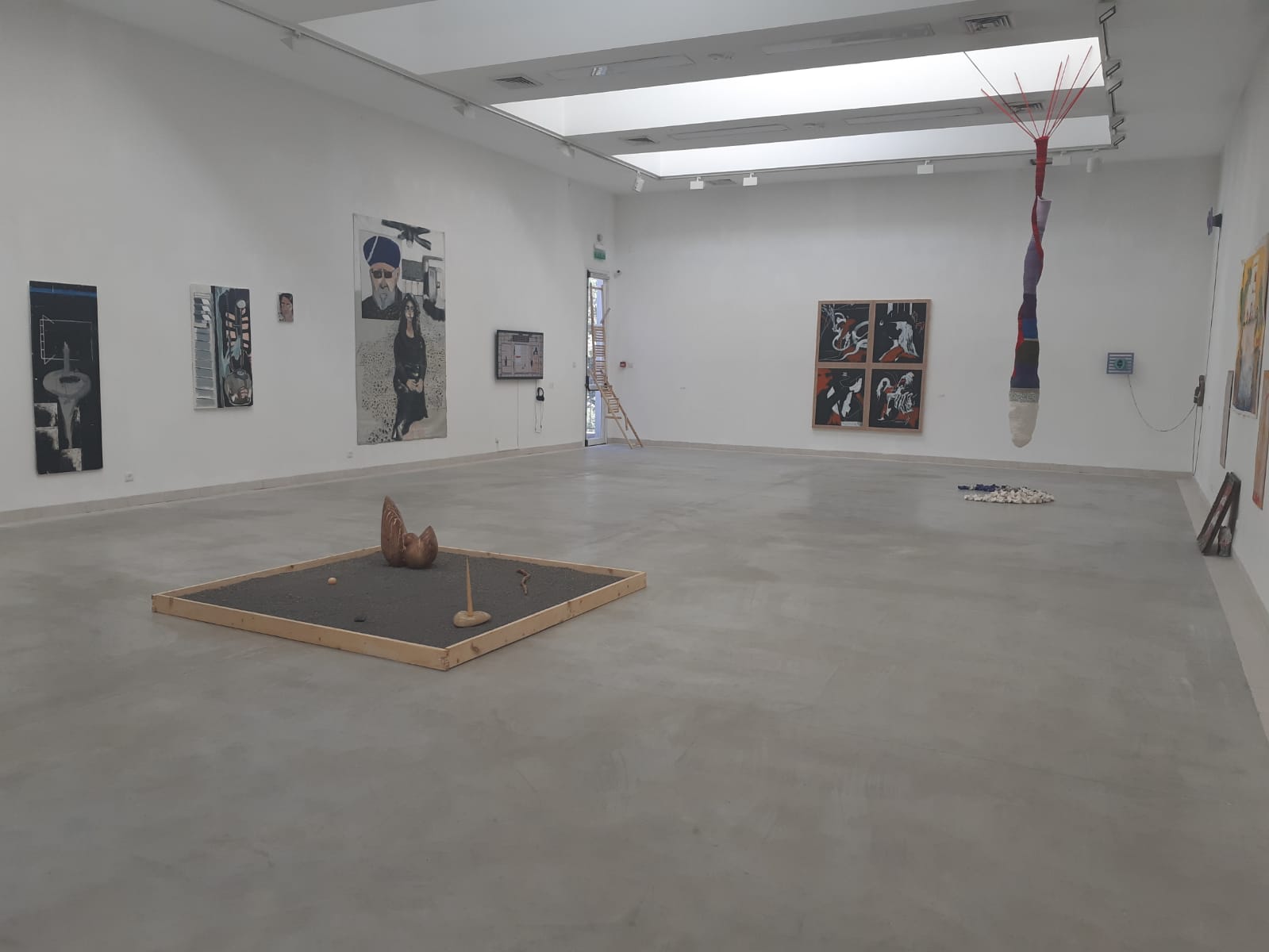 מנופים מזדמנים, חלל התערוכה